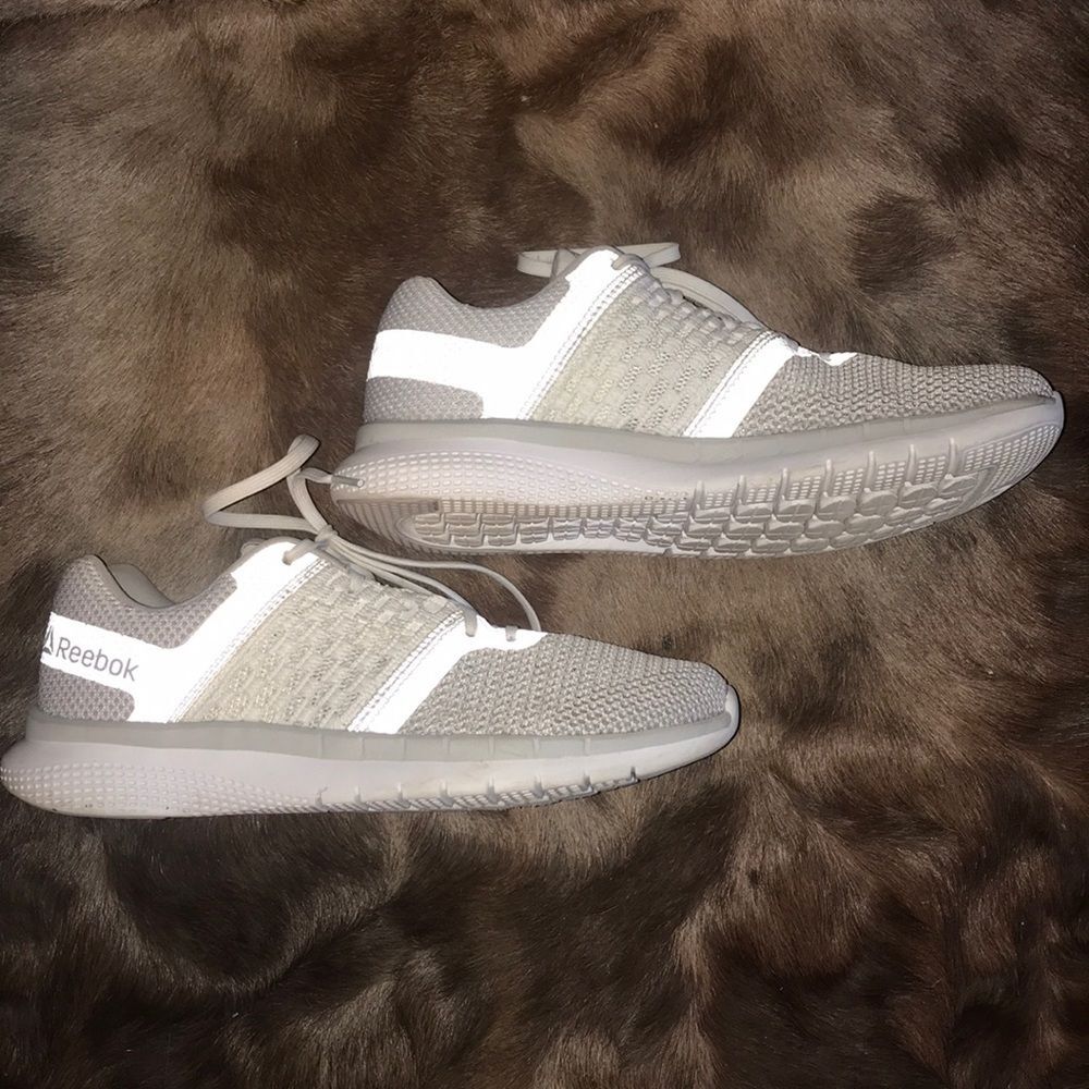 Reebok Memory Tech Lt Size 8.5 - image 1